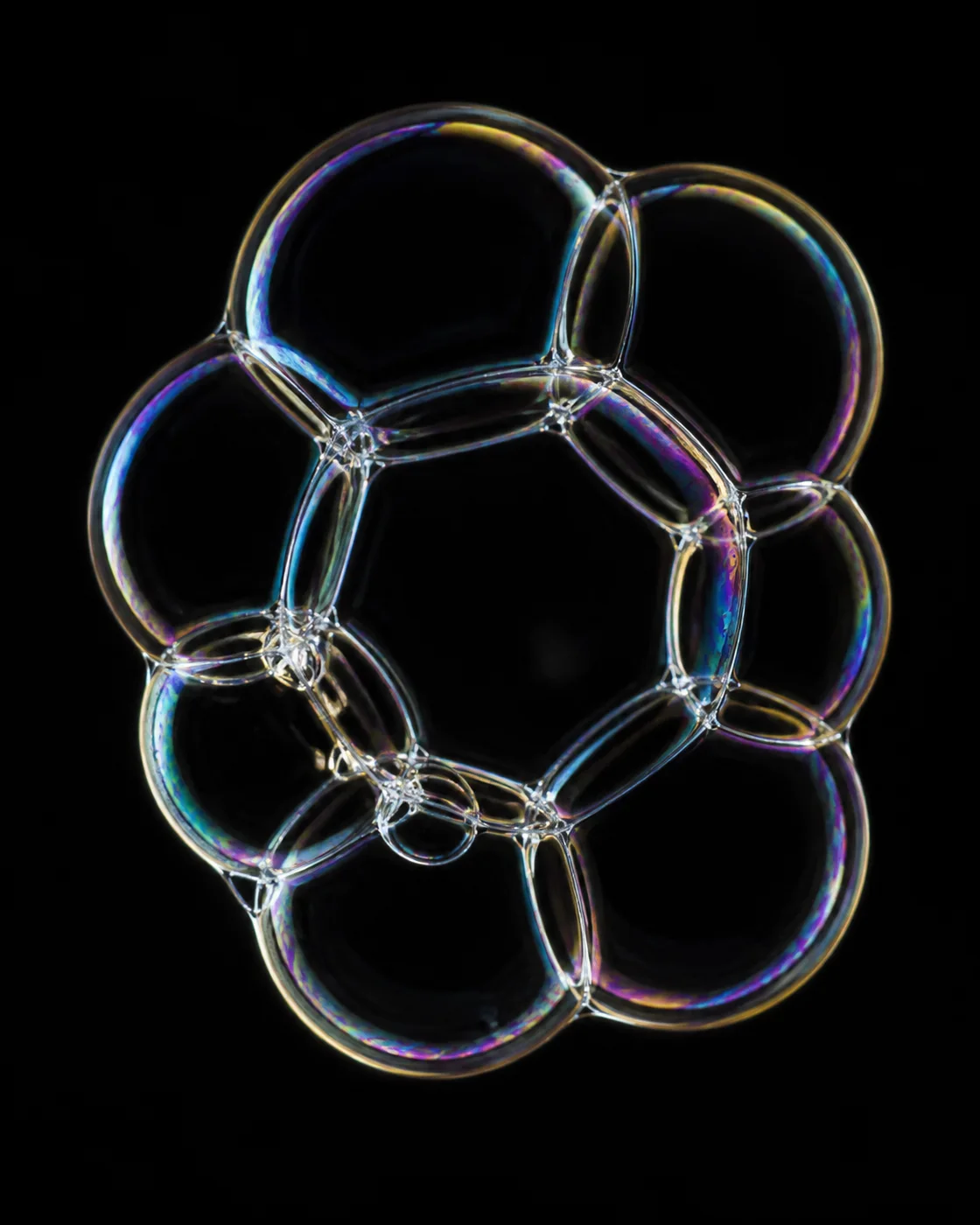 透明泡沫簇虹彩边缘 / Iridescent Edges on a Transparent Foam Cluster