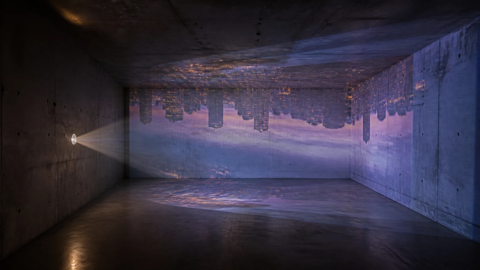城市倒映：蓝调暗箱空间 / Inverted City: Blue-Hour Camera Obscura