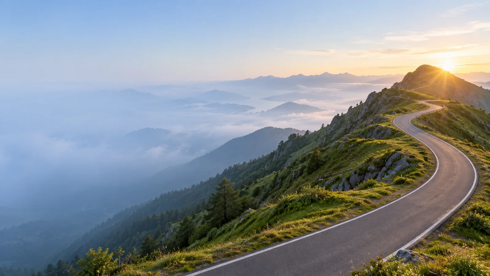 山峰远景道路